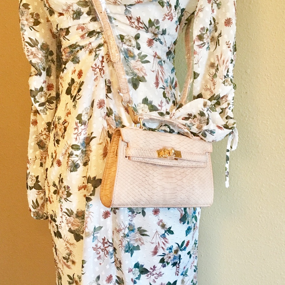 NWT Francesca’s Blush Snake Crossbody Lock Bag - Picture 7 of 8